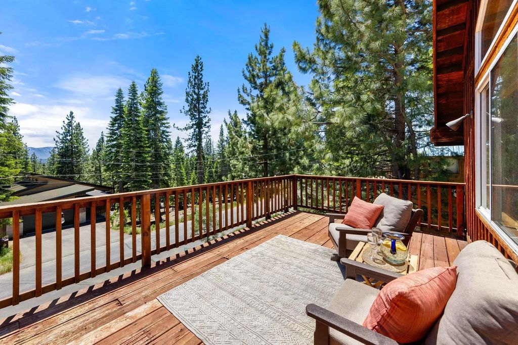 11964 Saint Bernard Drive, Truckee