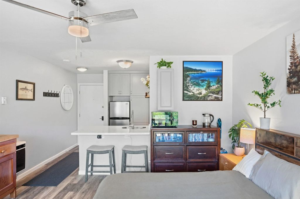 11591 Snowpeak Way #208, Truckee
