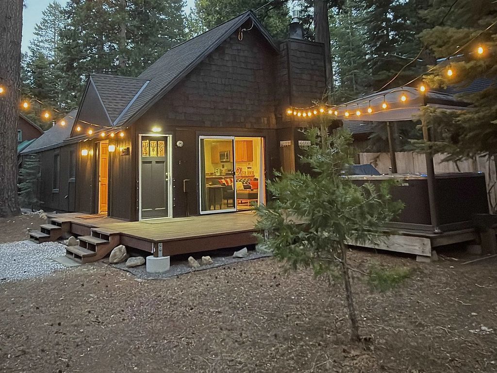 405 Oak Street, Tahoma