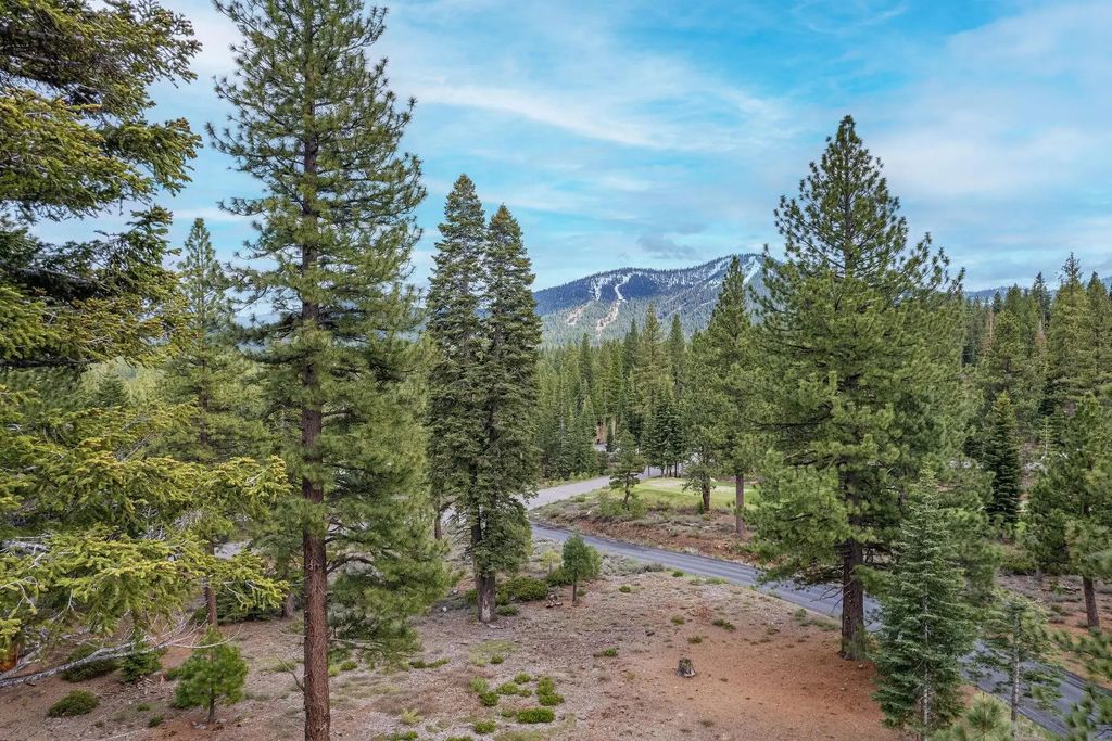 10644 Talus Court, Truckee