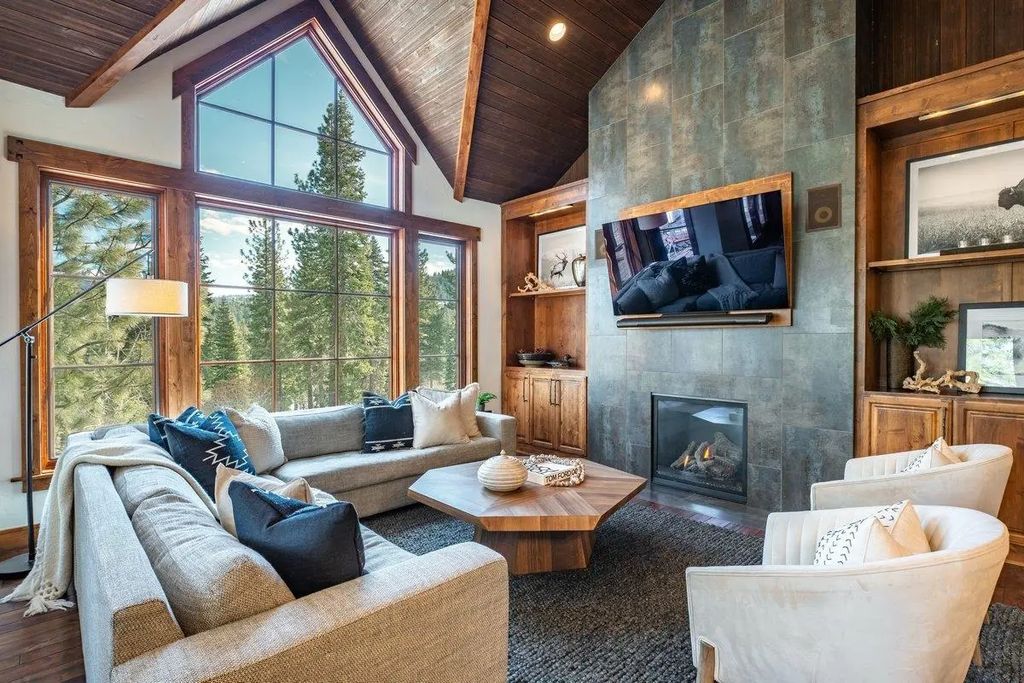 7401 Larkspur Lane, Truckee