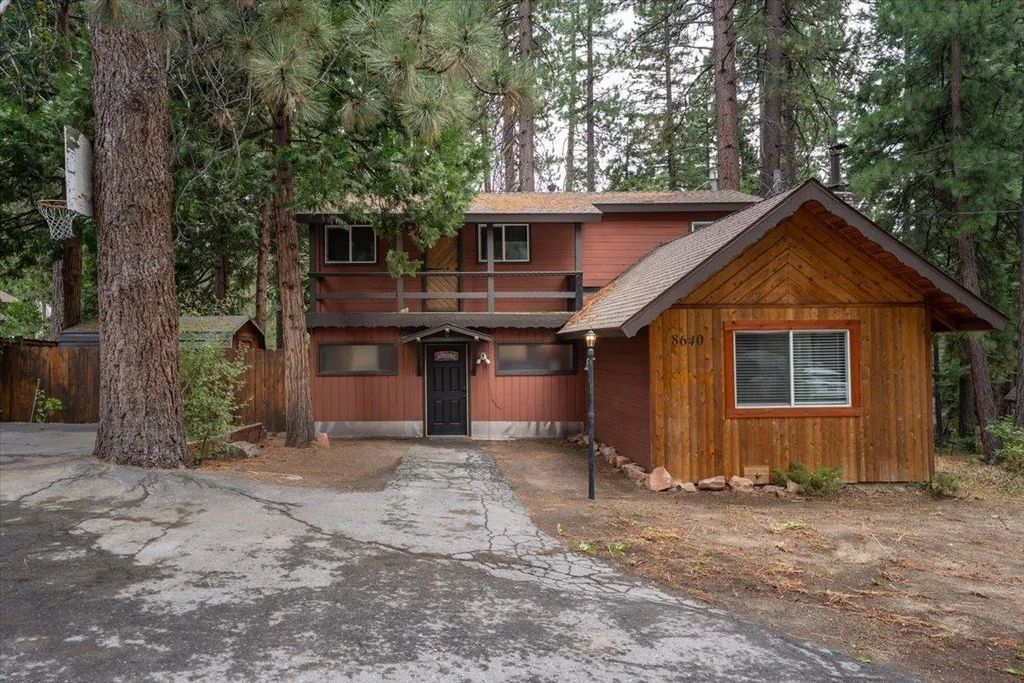 8640 Dolly Varden Avenue, Kings Beach