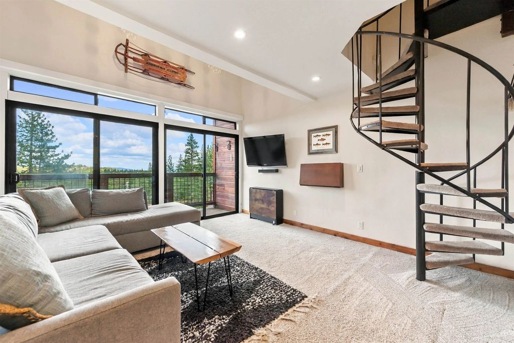 11591 Snowpeak Way #403, Truckee