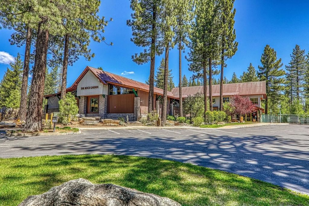 10642 Pioneer Trail, Truckee