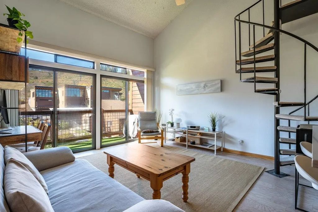 11591 Snowpeak Way #407, Truckee