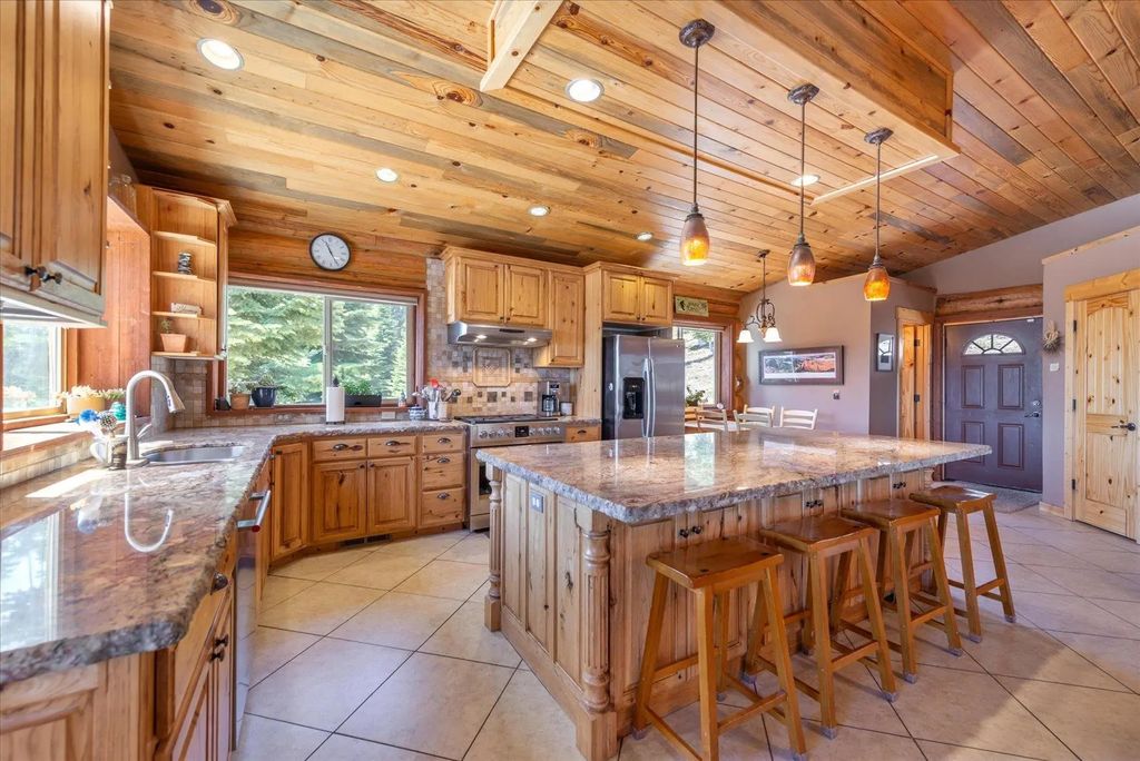 14240 Skislope Way, Truckee
