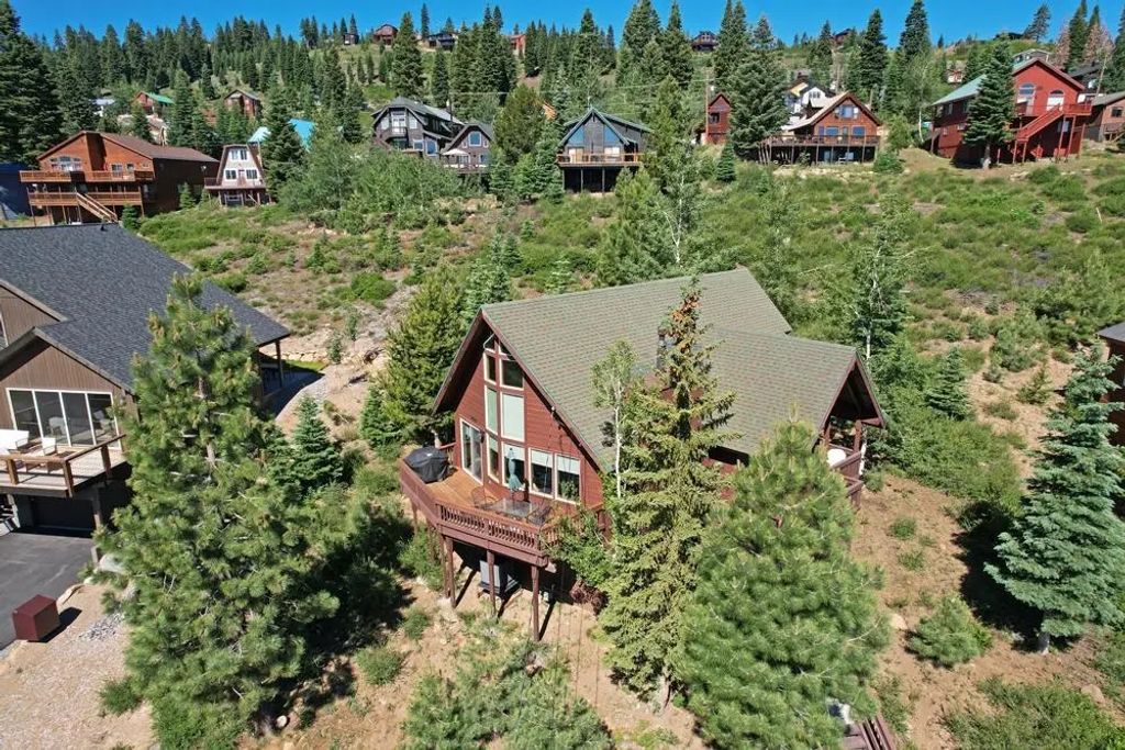 14683 Northwoods Boulevard, Truckee