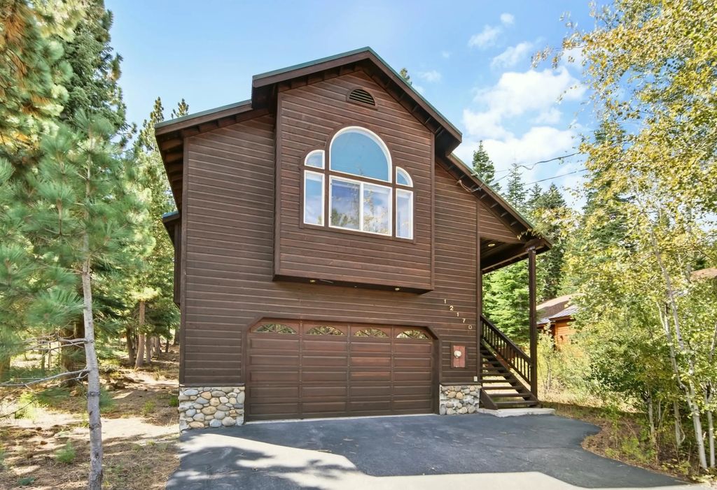 12170 Viking Way, Truckee