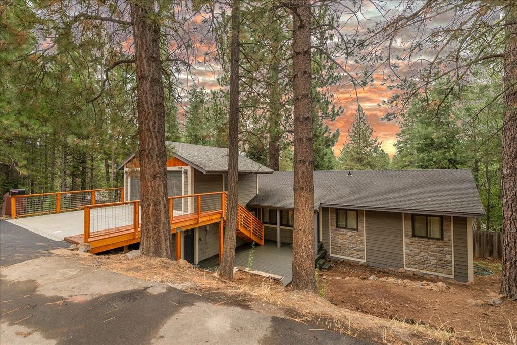 10910 Palisades Drive, Truckee