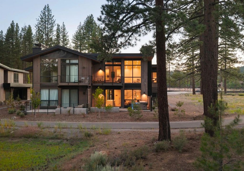 10131 Jakes Way, Truckee