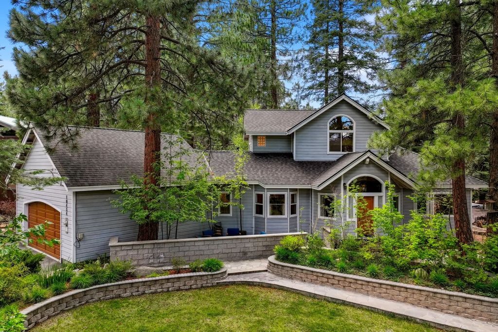 10454 Royal Crest Drive, Truckee
