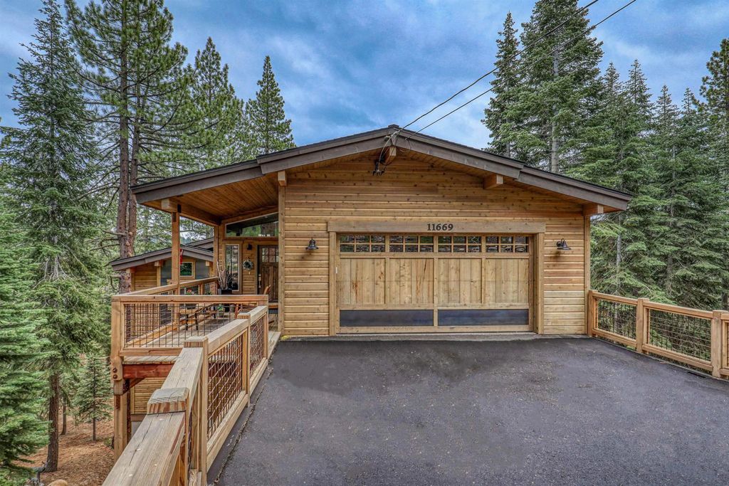 11669 Saint Bernard Drive, Truckee