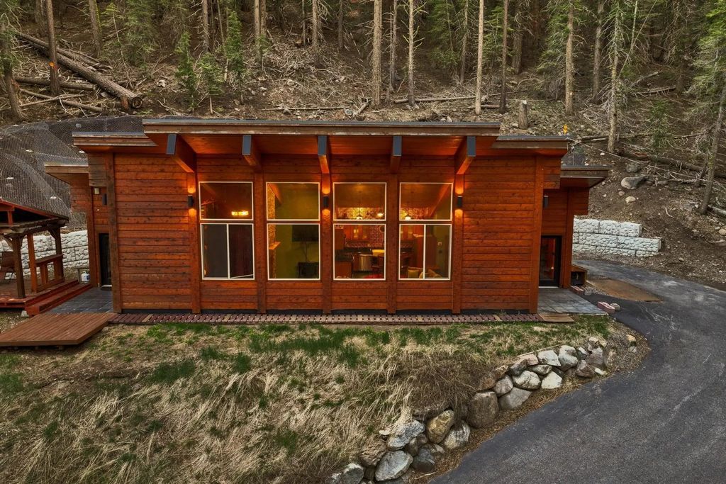 7585 River Road, Truckee