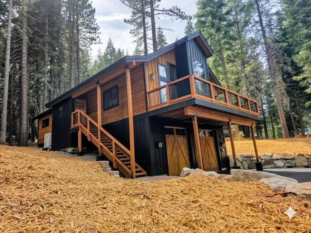 16243 Northwoods Boulevard, Truckee