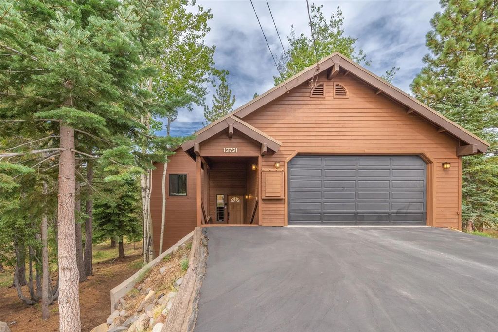 12721 Pinnacle Loop, Truckee