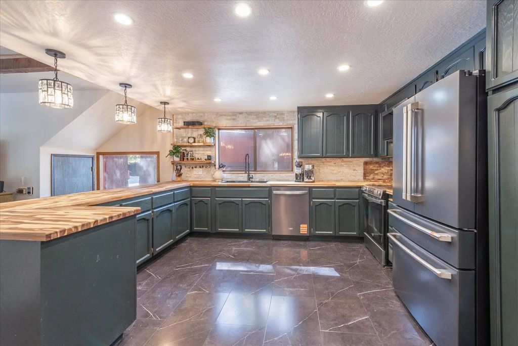 12621 Peregrine Drive, Truckee