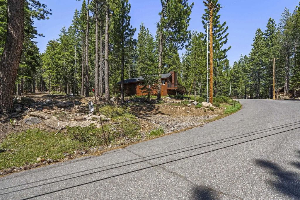 11483 Chamonix Road, Truckee