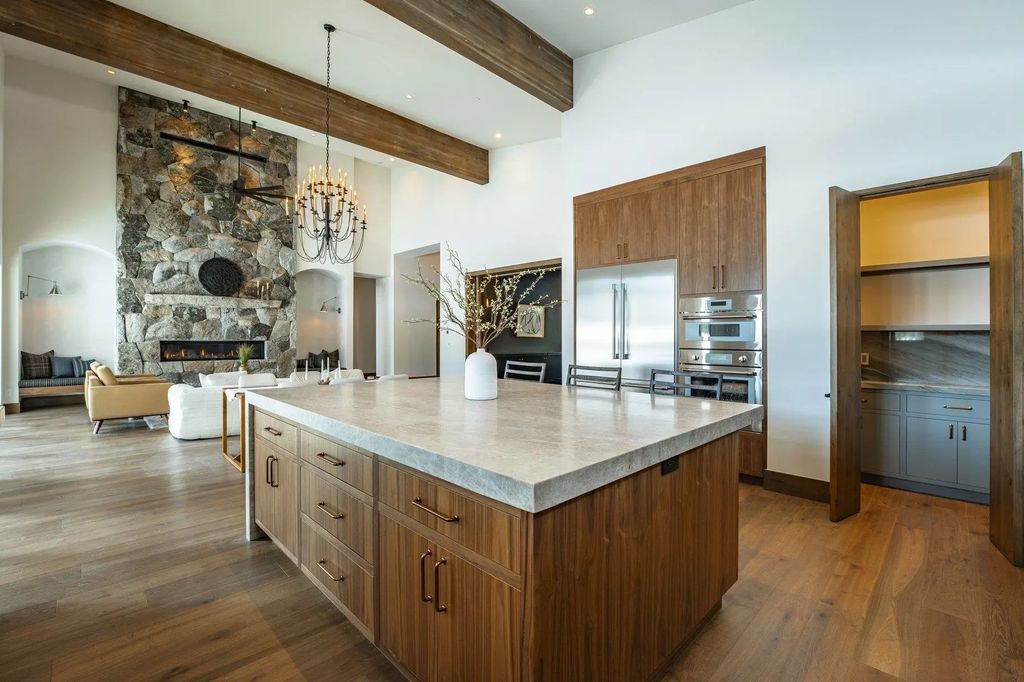 11646 Henness Road, Truckee