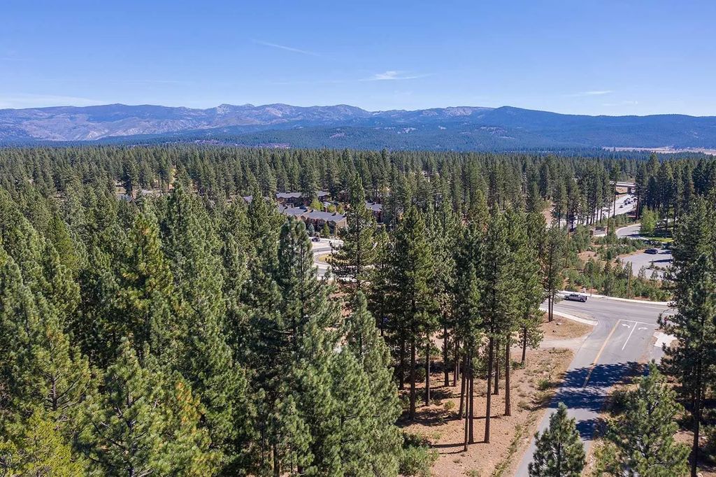 10624 & 10625 Rue Ivy, Truckee