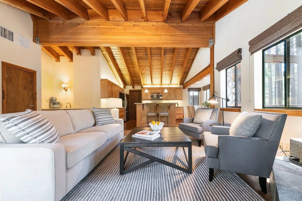 15961 Northwoods Boulevard, Truckee