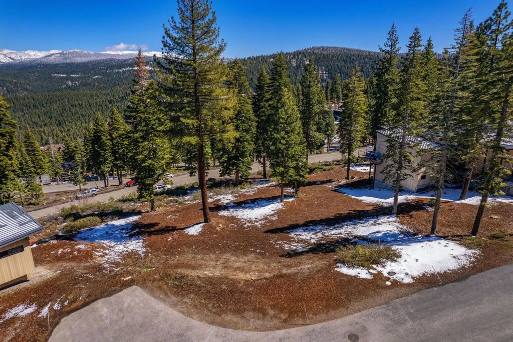 15152 Boulder Place, Truckee