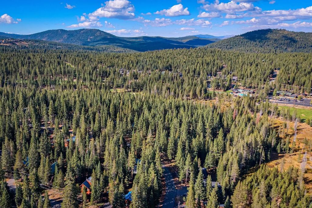 13485 Cristallina Way, Truckee