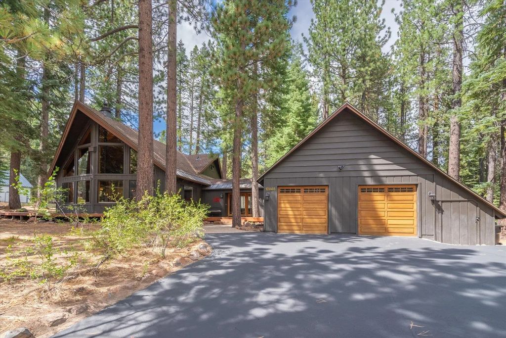 15948 Northwoods Boulevard, Truckee