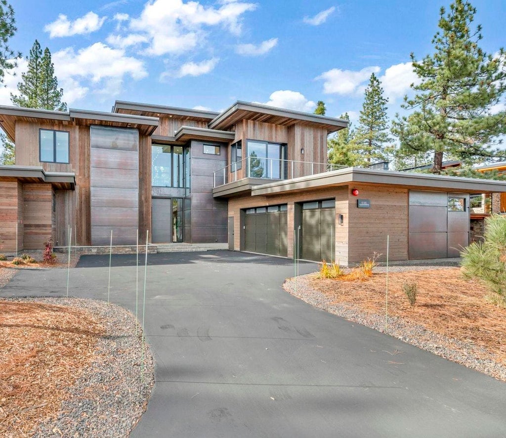 9185 Heartwood Drive, Truckee