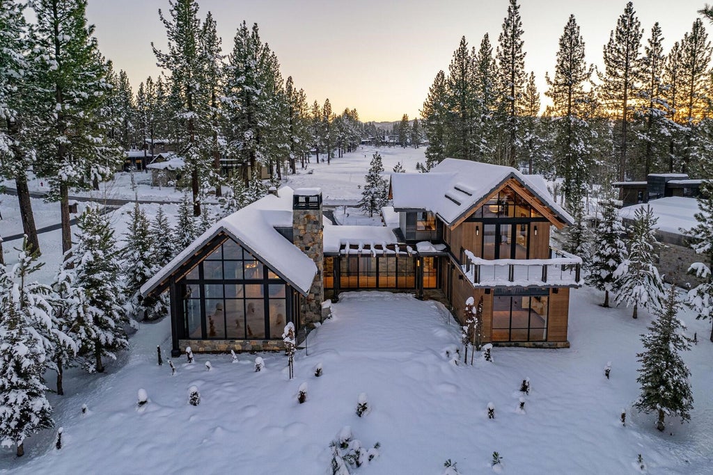 11454 Henness Road, Truckee