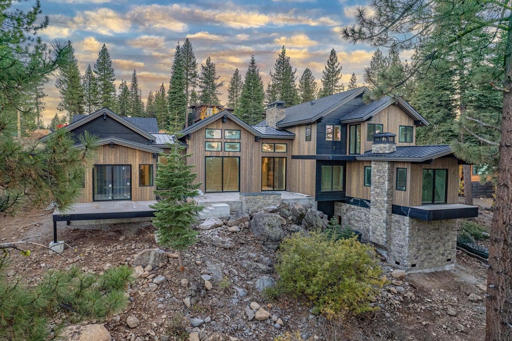 9348 Nine Bark Road, Truckee