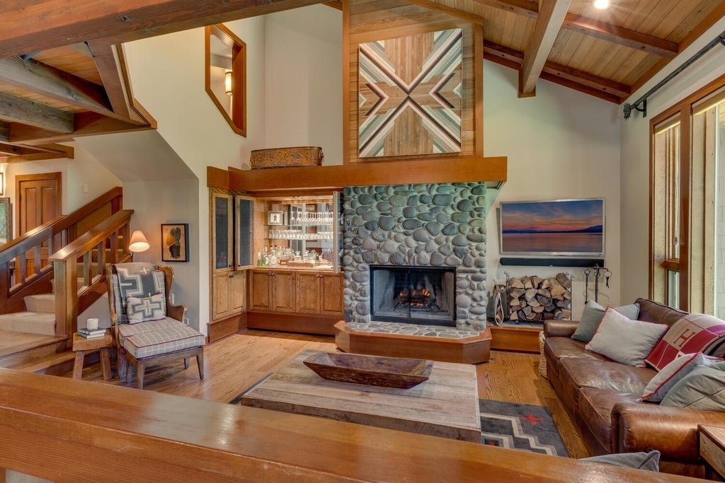 6400 West Lake Boulevard 2, Tahoma