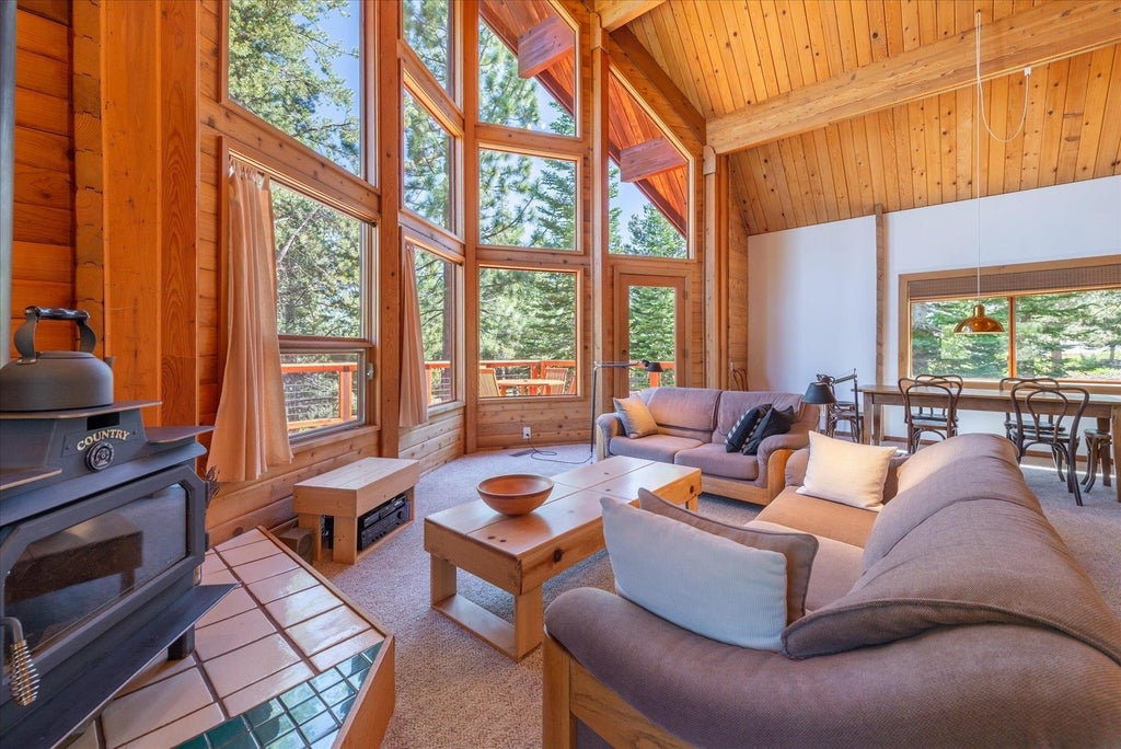 15009 Skislope Way, Truckee