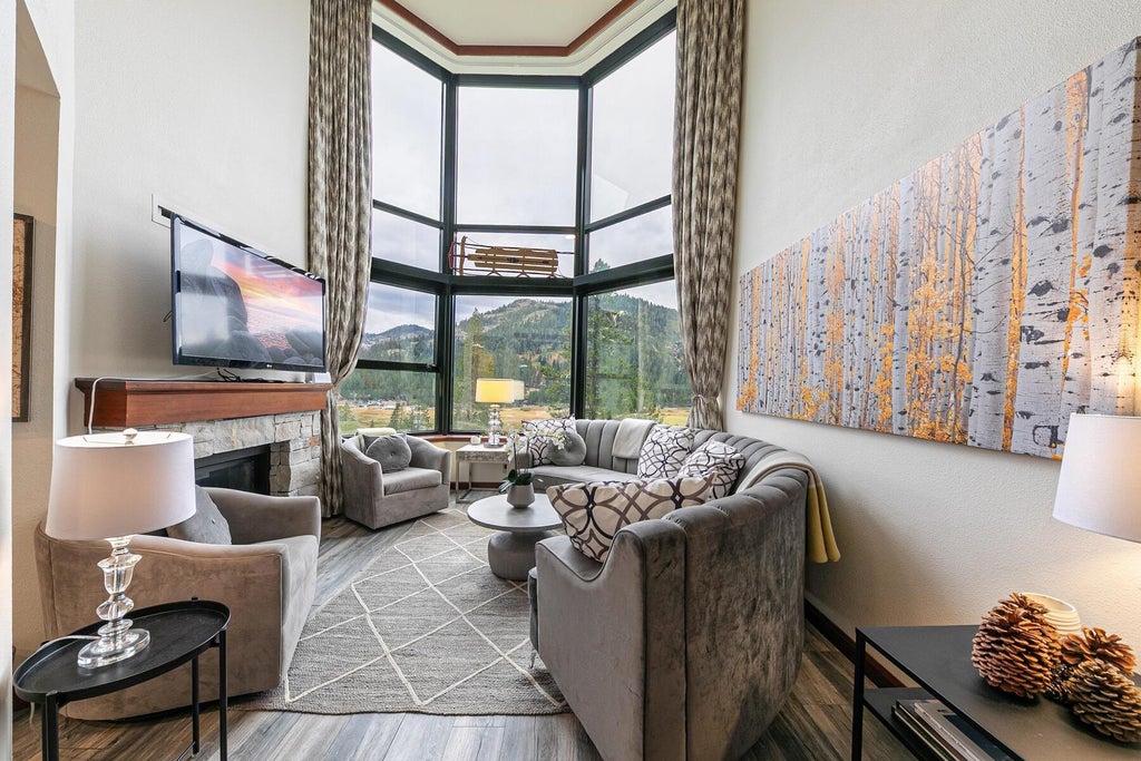 400 Resort Road 822, 824, Olympic Valley