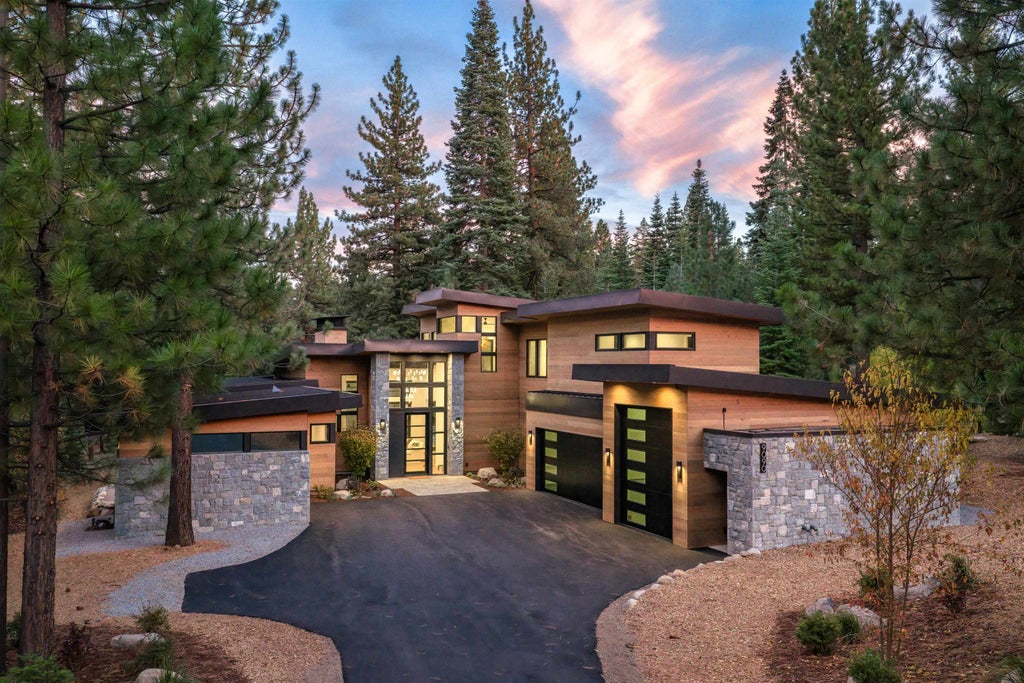 9090 Horned Lark Court, Truckee