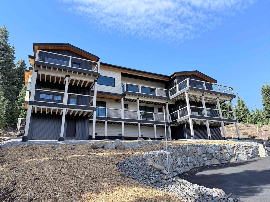 13094 Skislope Way, Truckee