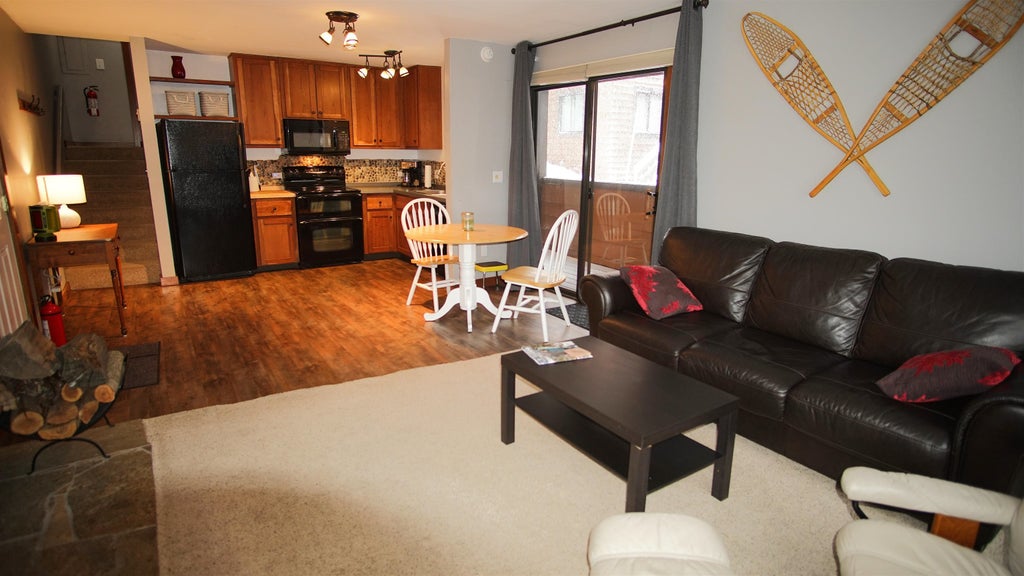 11723 Snowpeak Way 567, Truckee