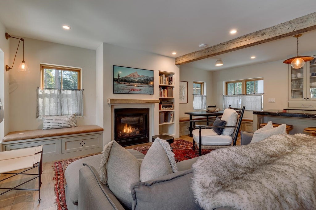 2045 West Lake Boulevard, Tahoe City