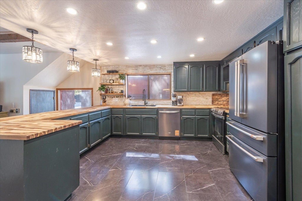 12621 Peregrine Drive, Truckee