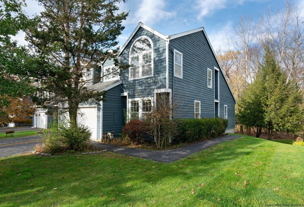 118 Pinebrook, Hyde Park Property Listing MLS® 20233291