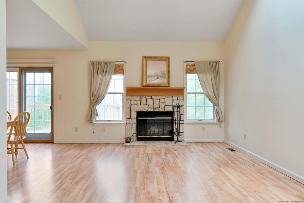 118 Pinebrook, Hyde Park Property Listing MLS® 20233291