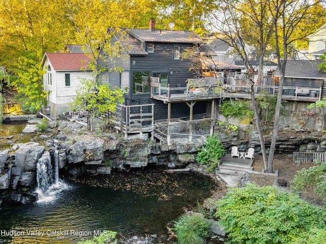 8 Tannery Brook Road, Woodstock