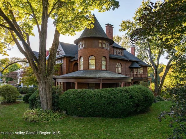 77 W Chestnut Street, Kingston