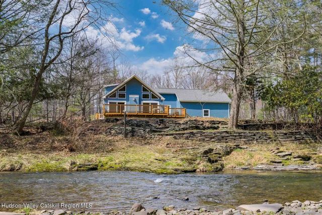 2565 Route 212, Woodstock