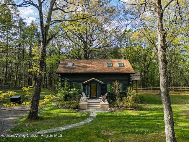 53 Blueberry Hill Road, Woodstock