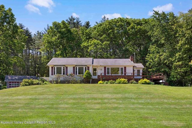 94 Chestnut Hill Road, Woodstock