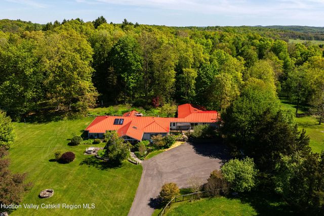 52 Pells Road, Rhinebeck