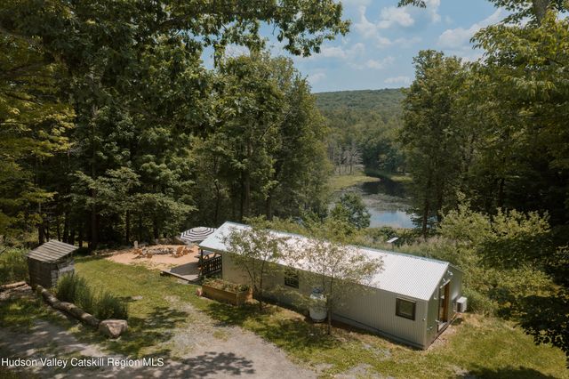 689 Church Road, Mountain Dale