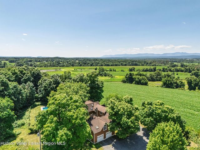 9 Breezy Ridge Road, Kinderhook