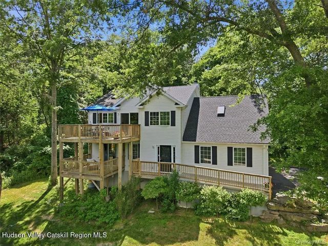 15 Meadow Drive, Red Hook