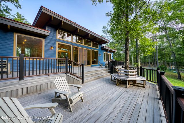 2 Raycliffe Drive, Woodstock